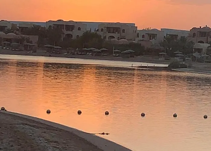 El Gouna 4 Bedroom 4 Bathroom Lagoon Nyaraló *